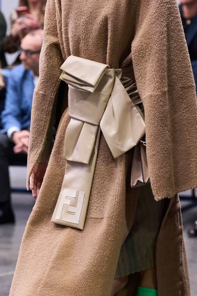 Look 3